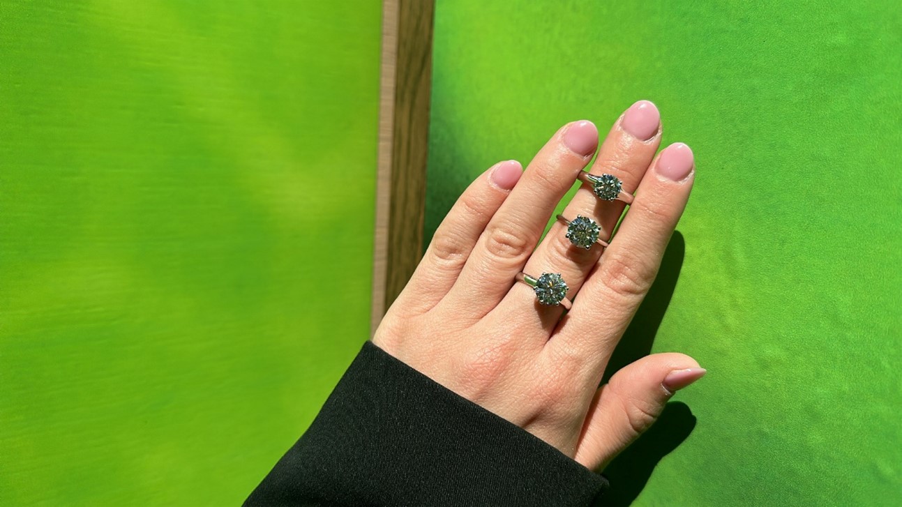 lab grown diamond engagement rings